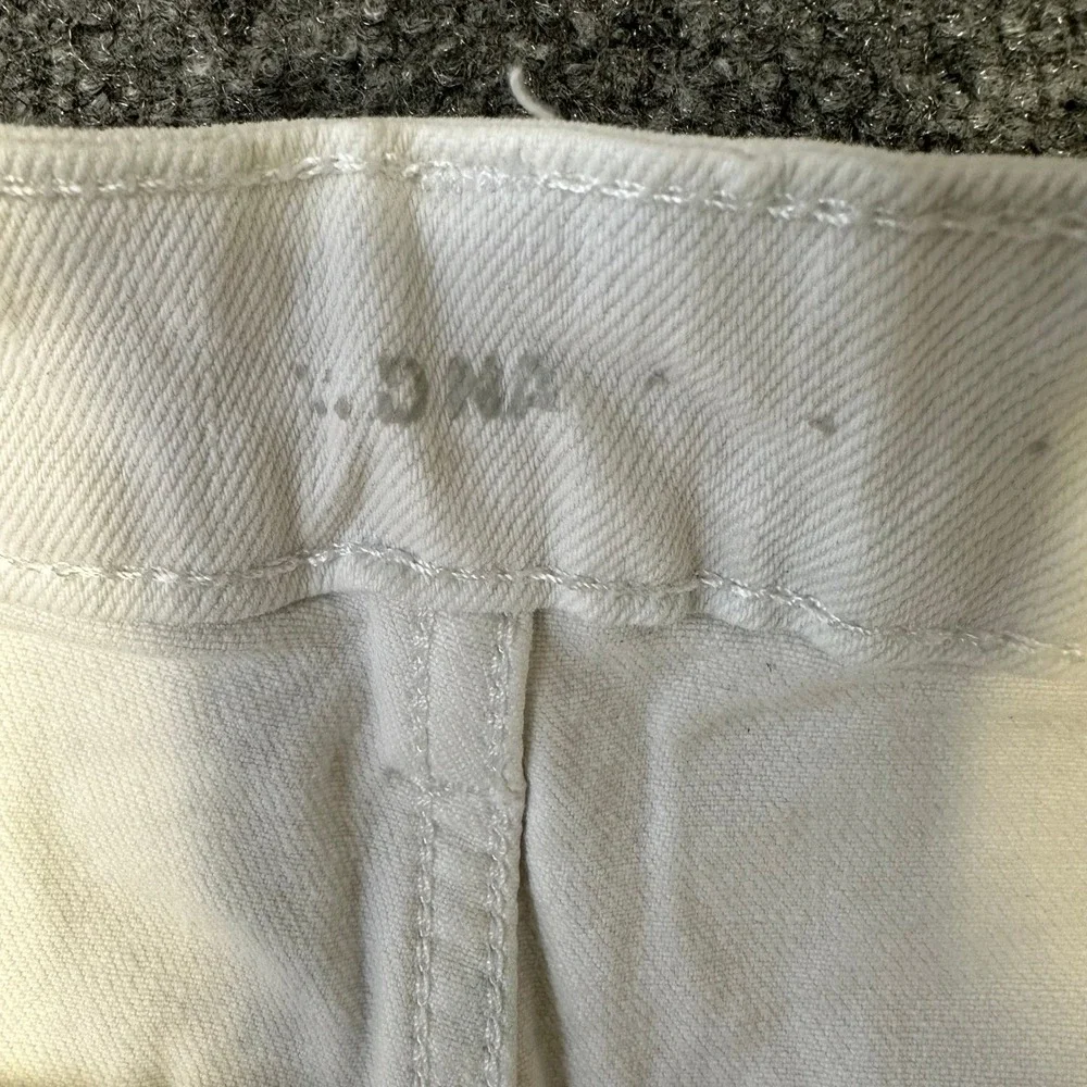 Old Navy Shorts Womens Size 8 White Button Fly Patch Pocket Denim Casual Stretch